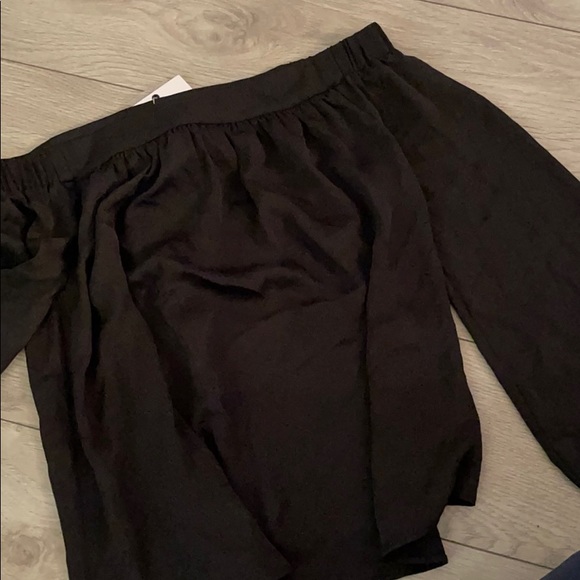 Float open back black top - Picture 2 of 2